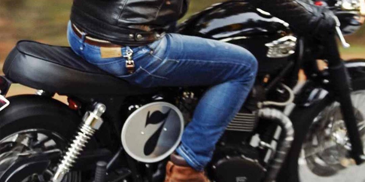 Riding Jeans vs. Biker Jeans: Which is the Better Choice for Motorcyclists?