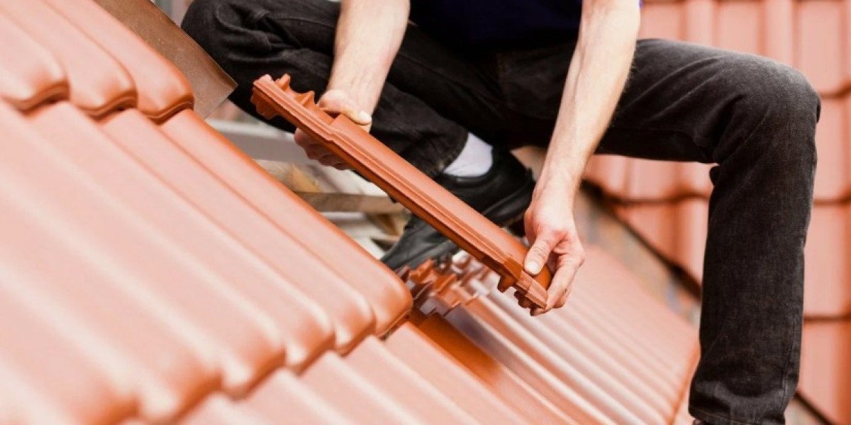 Emergency Roof Repairs in London: What to Do When You Need a Roofer Fast